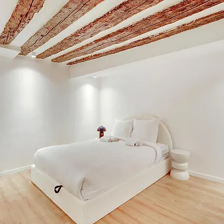 Chaleureux & Equipe Au Centre De *